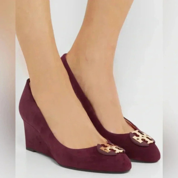 TORY BURCH LUNA‎ EMBELLISHED SUEDE MEDALLION WEDGE HEEL PUMPS SZ 7M - Picture 1 of 6